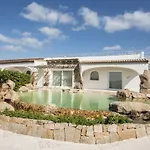 מלון Pulicinu 4*
